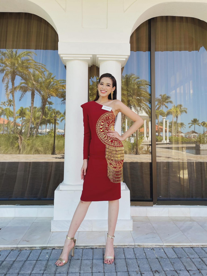Đỗ Thị Hà diện váy lệch vai quyến rũ, rạng rỡ đọ sắc bên đương kim Hoa hậu thế giới - hình ảnh 7