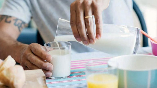 Không phải buổi sáng, đây mới là thời điểm uống sữa mang lại nhiều công dụng tốt nhất cho sức khỏe - hình ảnh 1