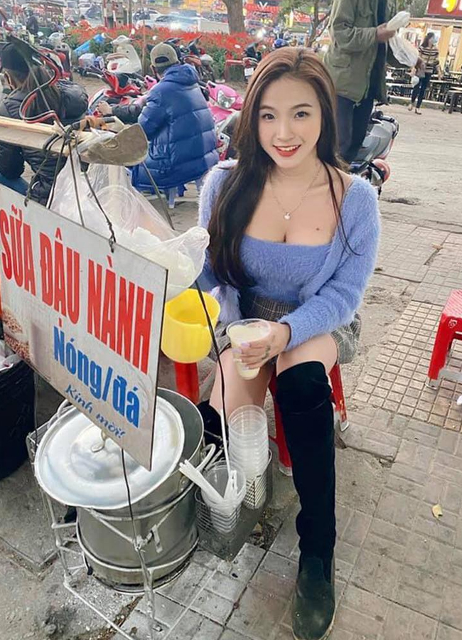 Hot girl Đồng Nai gây chú ý vì bộ đồ khoe dáng nóng bỏng bán sữa đậu nành.
