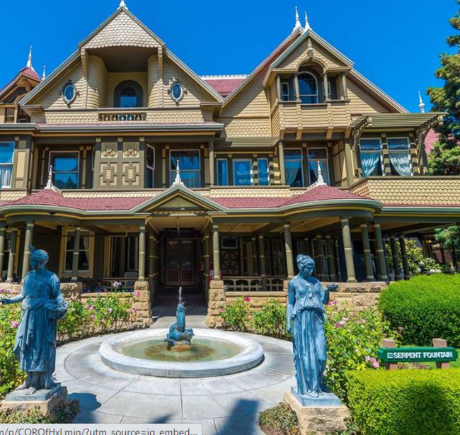 Nhà Winchester, San Jose, California, Mỹ:  Ngôi biệt thự theo phong cách Victoria này có vẻ ngoài vô cùng xinh đẹp. Tuy nhiên, dinh thự này bị đồn đại là có ma và một công ty du lịch đã cung cấp các tour khám phá cho những người dũng cảm, sẵn sàng chạm trán với những hồn ma ở nơi này.

