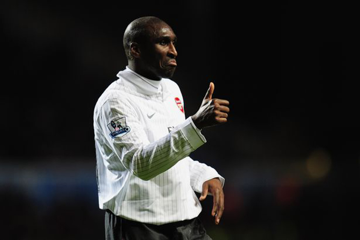 Sol Campbell, cựu cầu thủ bóng đá&nbsp;Arsenal&nbsp;từng biến mất trong đường hầm Highbury vào giờ nghỉ giữa hiệp và không xuất hiện 4 ngày sau đó.&nbsp;Cựu hậu vệ người Anh yêu cầu được thay ra sau khi mắc hai sai lầm dẫn đến bàn thua, ở trận Arsenal thua&nbsp;1-2 trên sân nhà trước West Ham. Sau 4 ngày suy nghĩ một mình, anh đã trở lại.