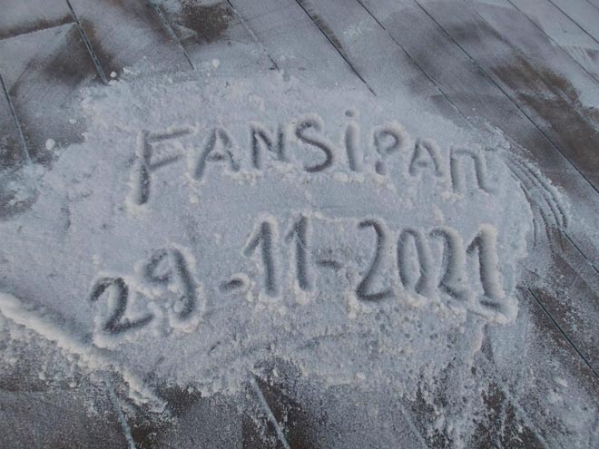Sương muối lần đầu tiên hình thành trên đỉnh Fansipan trong mùa đông năm 2021. Ảnh Sa Pa Tất Tần Tật.