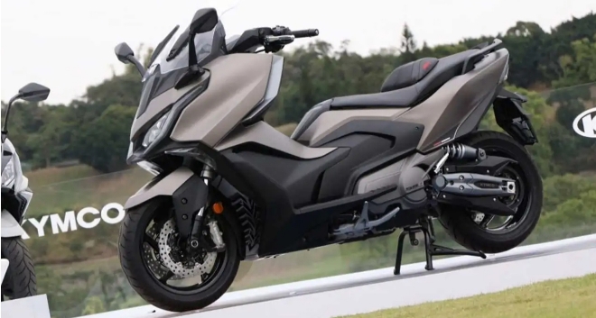 Kymco AK550