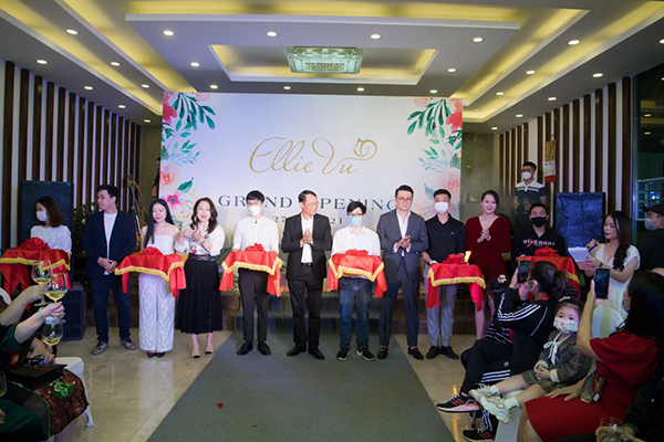 Buổi lễ khai trương thương hiệu thời trang thiết kế cao cấp EllieVu tại Hà Nội diễn ra trang trọng