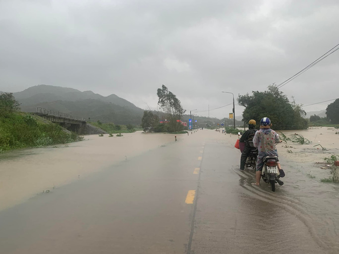 Lũ đang lên nhanh trên tuyến ĐT 641