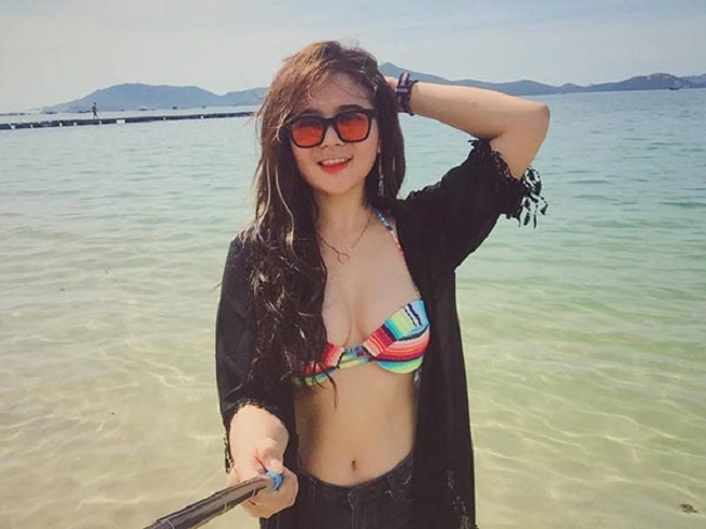 Trang Moon tự tin chia sẻ hình ảnh mặc bikini đầy gợi cảm.
