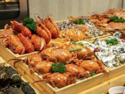 Thị trường - Tiêu dùng - Buffet khách sạn 5 sao bất ngờ tung voucher giảm giá 50%, tặng kèm rượu vang và tôm hùm