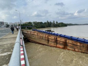 Tin tức trong ngày - Khánh Hòa: Sà lan mắc kẹt, đứt toàn bộ ống nước tuyến Bắc Nha Trang, cầu Hà Ra bị đe dọa