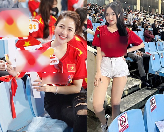 Cũng như Quỳnh Alee, Trâm Anh và Lê Phương Anh có mặt trên sân vận động Mỹ Đình để cổ vũ cho thầy trò HLV Park. Trong đồng phục áo đỏ, hai người đẹp khoe nhan sắc trẻ trung, rạng rỡ.
