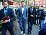 Bóng đá - Ronaldo đen đủ đường: Bị lộ &quot;ảnh nóng&quot;, gặp rắc rối vì vệ sĩ