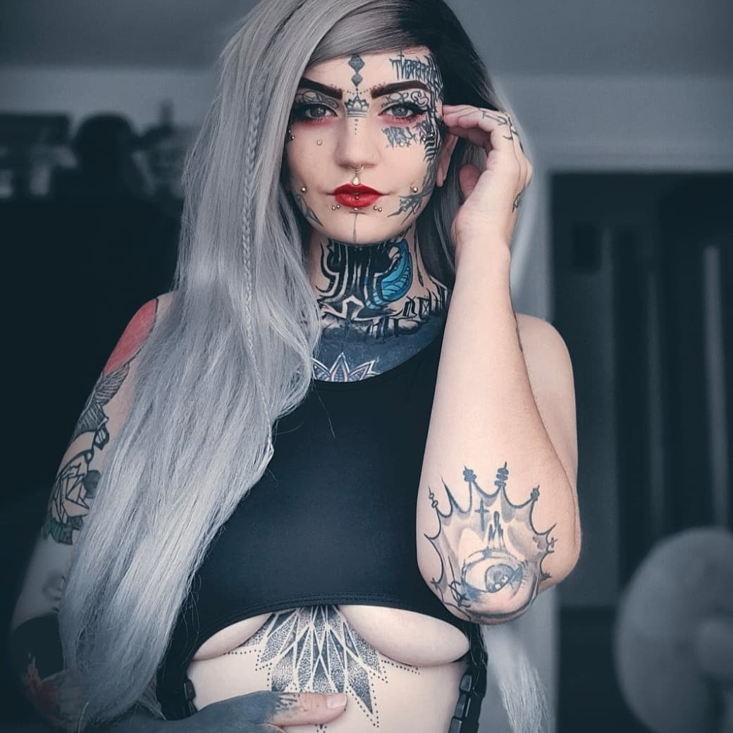 Bà mẹ xăm trổ bị "ném đá" dữ dội vì sở hữu quá nhiều hình xăm - 2