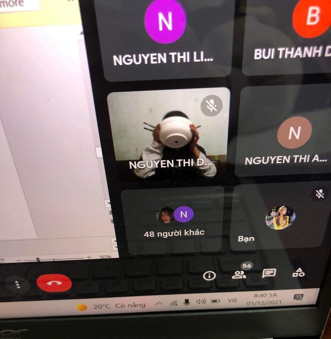 Lại sự cố quên không tắt camera khi học online: Nữ sinh có hành động &#34;ngượng chưa kìa&#34; - 1