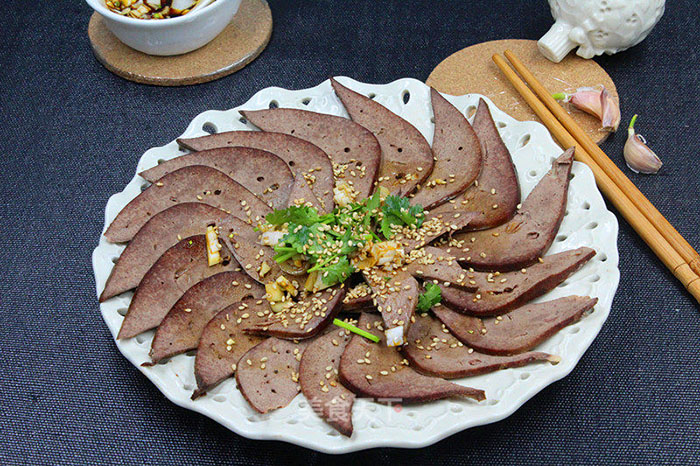 “Bệnh từ miệng mà vào”, thích mấy cũng nên tránh ăn 4 bộ phận này của lợn - 1