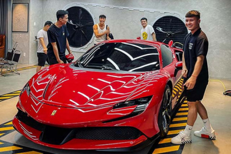 Cầu thủ đội tuyển Việt Nam quậy cùng siêu xe Ferrari SF90