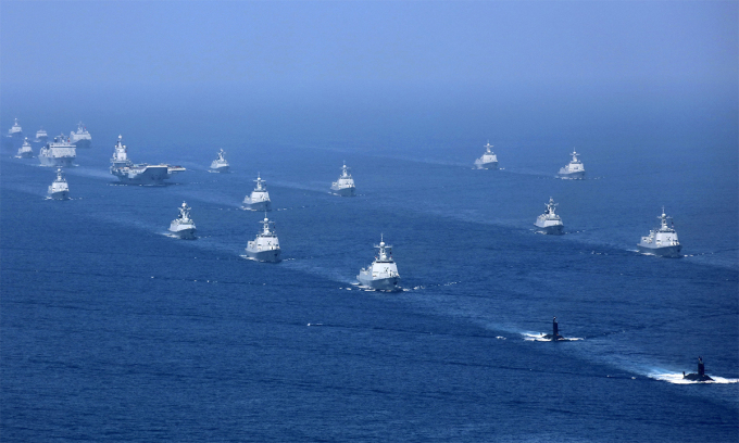 Các tàu chiên Trung Quốc tham gia duyệt binh năm 2018.