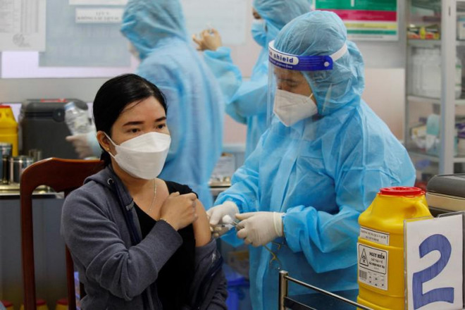 Tỉ lệ người dân ở Cần Thơ từ 18 tuổi trở lên tiêm vaccine mũi 2 đạt 91,1%. Ảnh: Nhẫn Nam