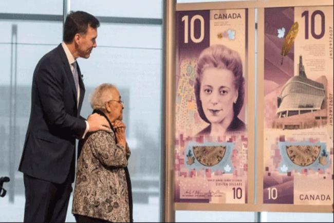 Đầu năm 2018, Canada đưa ra kế hoạch in mới tờ 10 đô la theo chiều dọc và có phần nhìn xuyên qua.
