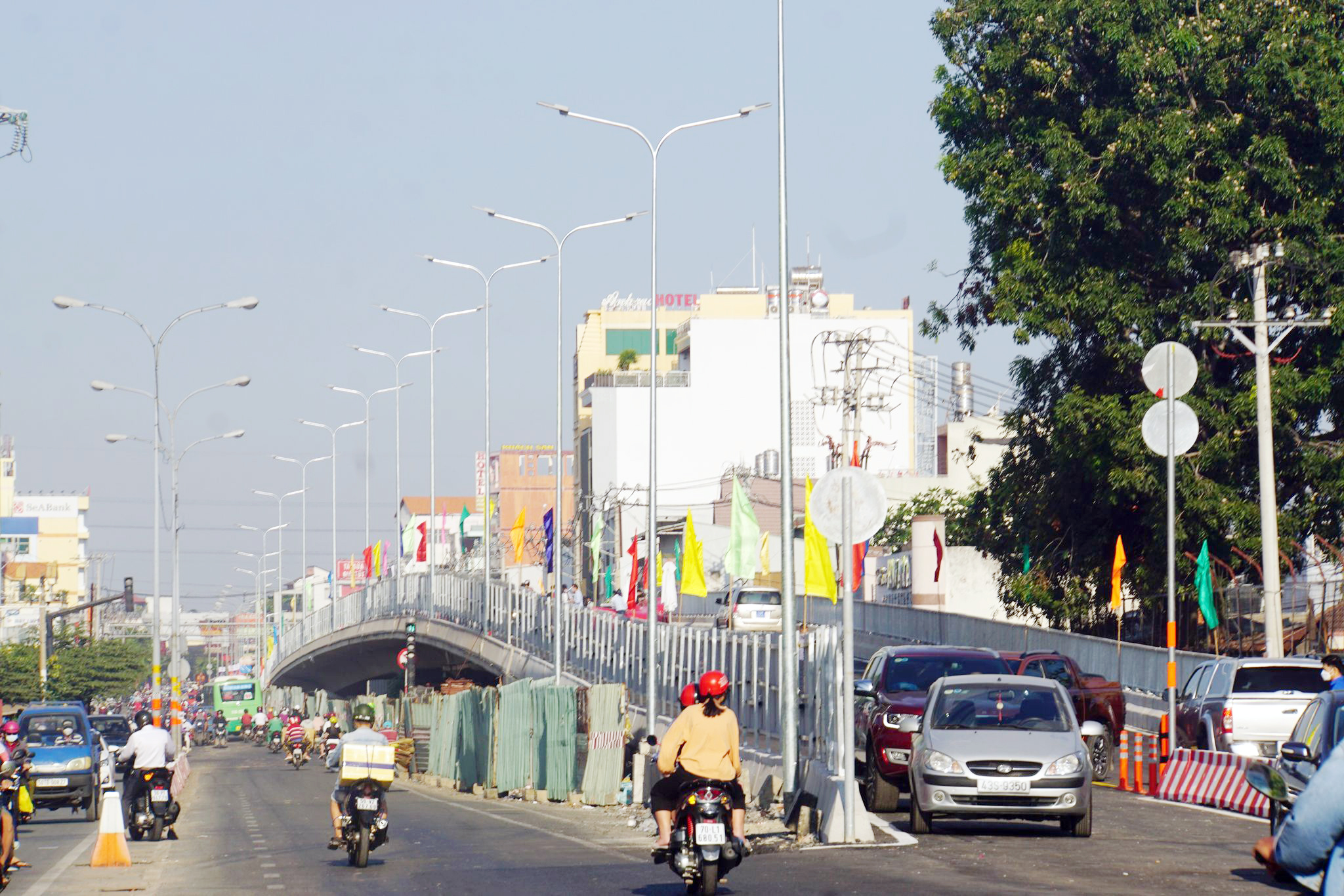 Nhánh cầu còn lại dự kiến hoàn thành vào ngày 2/9/2022. Sau khi hoàn thành cầu Bưng sẽ góp phần giảm tải giao thông cho đường Lê Trọng Tấn.