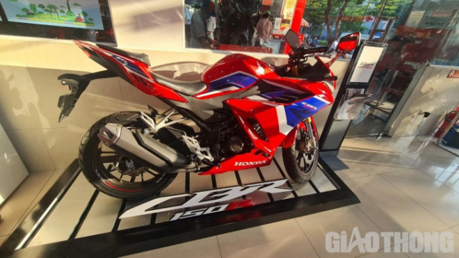 Honda CBR150R bản đường đua HRC 2021 hiện đang có giá bán 75 triệu đồng tại đại lý