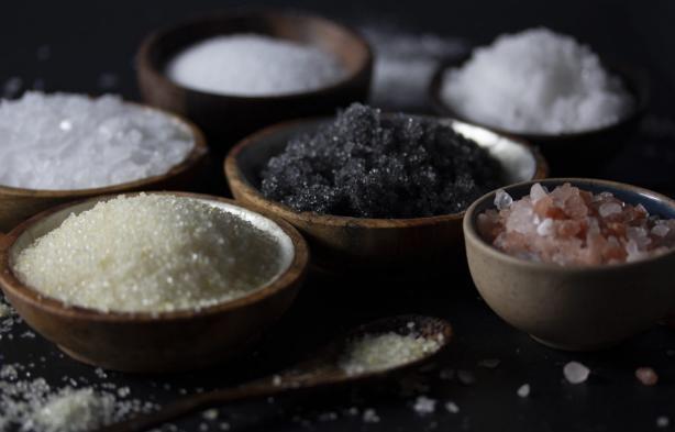 Hấp thụ quá nhiều muối có thể tăng nguy cơ mắc bệnh tim và đột quỵ.
