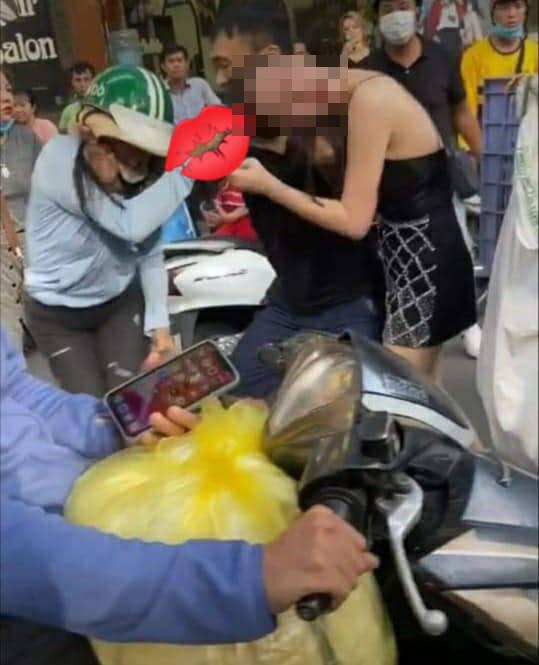 Vụ đánh ghen này chưa nguội thì đã có vụ đánh ghen khác. Ảnh cắt từ CLIP