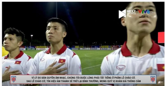 Thông báo được hiển thị trong phần hát Quốc ca của Đội tuyển Việt Nam. Ảnh chụp màn hình.&nbsp;