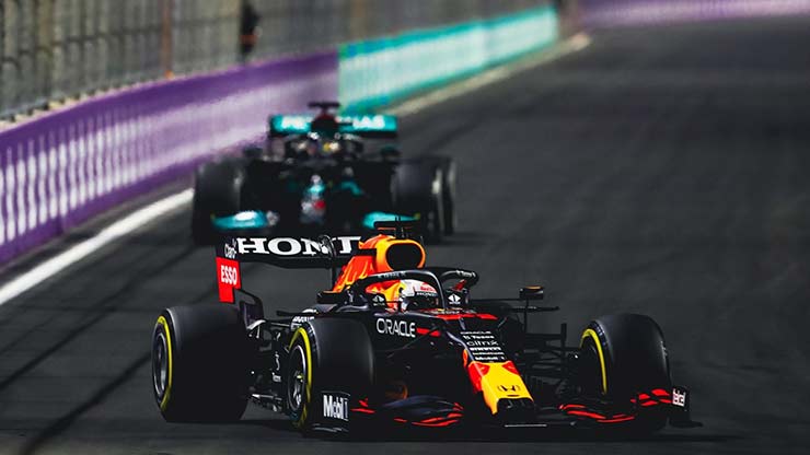 Verstappen và Hamilton cùng có 369,5 điểm sau 21/22 chặng đua