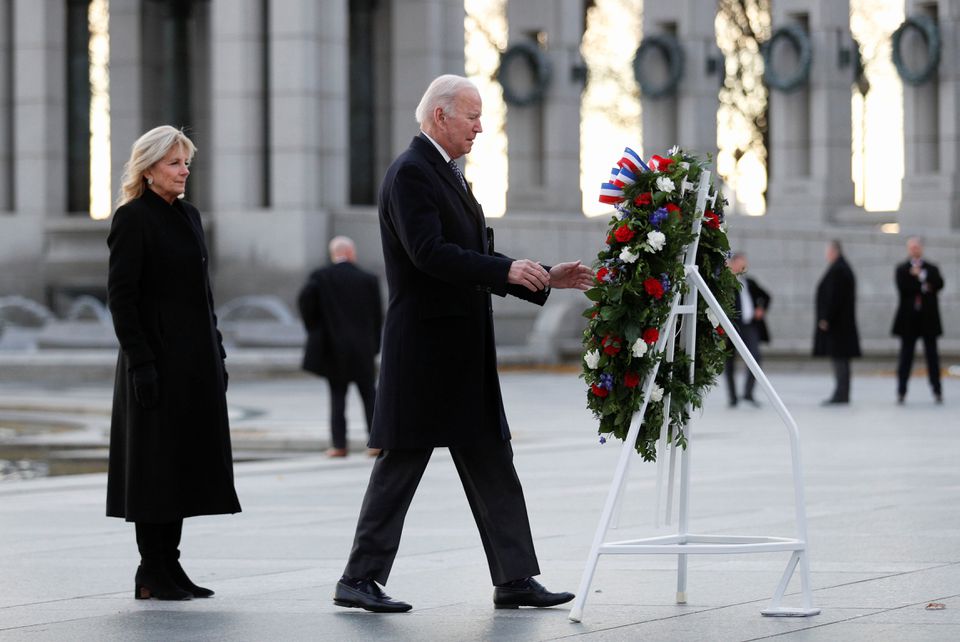 Tổng thống Mỹ Biden dự lễ kỷ niệm trận Trân Châu Cảng (ảnh: Reuters)