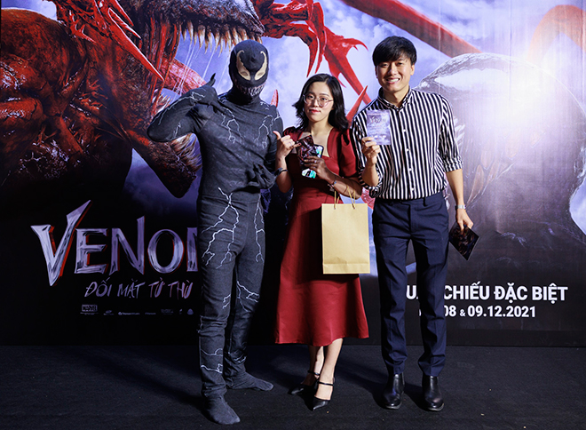 Vợ chồng Quách Ngọc Tuyên cùng đi xem phim Venom