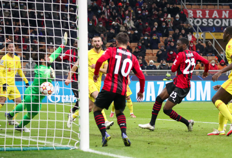 AC Milan thua ngược Liverpool cay đắng 1-2 ngay ở San Siro và hết cơ hội dự các cúp châu Âu mùa này