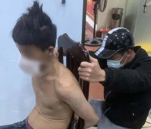 L.V.M tại trụ sở công an.