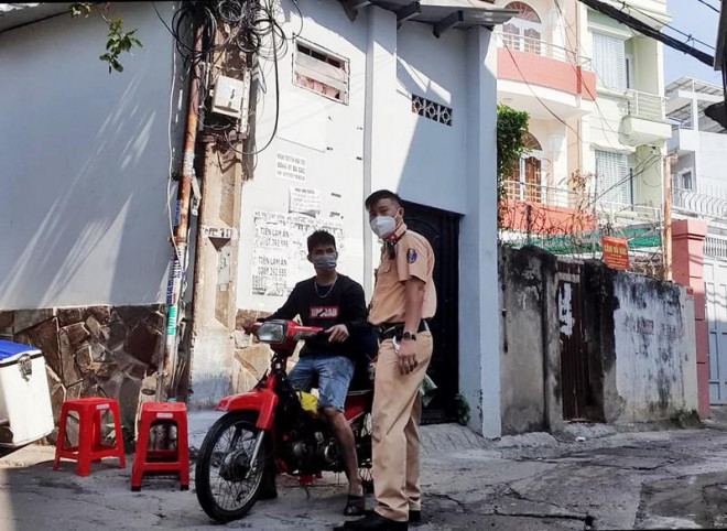 Công an phong toả khu vực xảy ra sự việc.