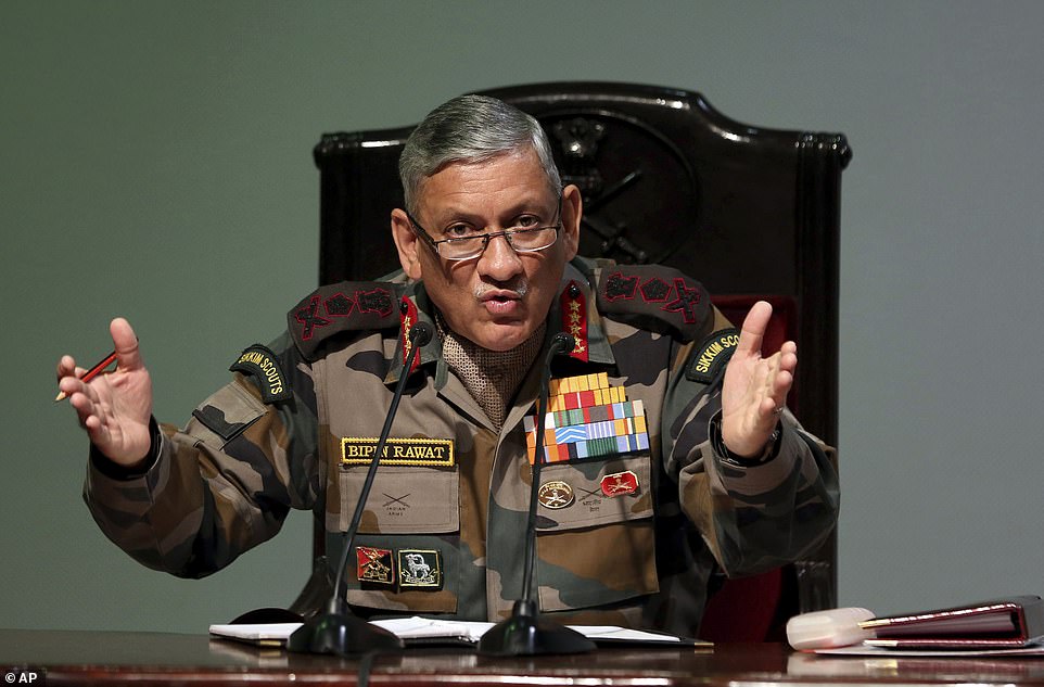 Đại tướng Bipin Rawat – Tổng Tham mưu trưởng quân đội Ấn Độ – đã tử nạn sau vụ rơi máy bay (ảnh: Daily Mai)