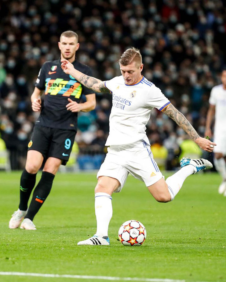 Tuyệt phẩm sút xa của Toni Kroos giúp Real Madrid sớm dẫn bàn trước Inter Milan