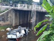 Tin tức trong ngày - Xe bán tải bất ngờ lao xuống mương nước, 4 người thương vong