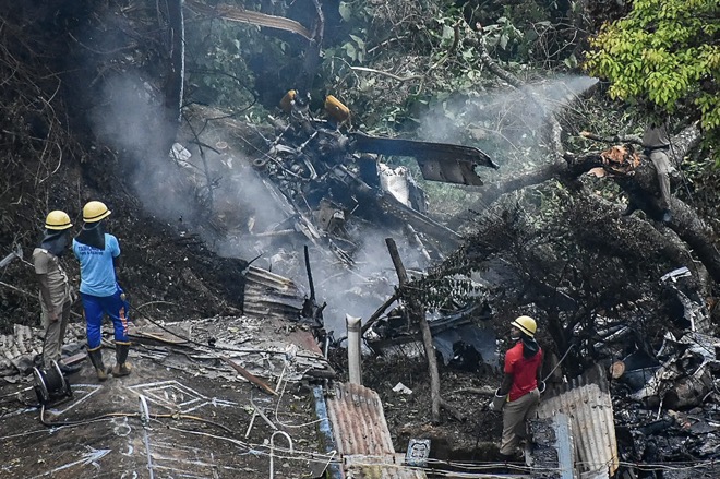 Hiện trường vụ rơi trực thăng quân sự khiến 13/14 người thiệt mạng.