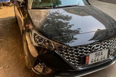 Hyundai Accent biển số khủng rao bán giá ngang xe sang