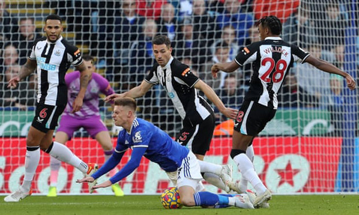 Leicester City và Newcastle United tạo nên một trận đấu cống hiến trên sân King Power