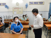 Tin tức trong ngày - Video: Ngày đầu trở lại trường học trực tiếp của học sinh lớp 9, 12 ở TP.HCM