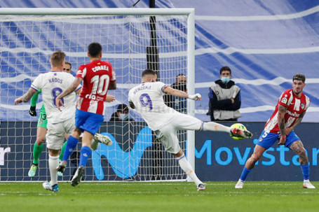 Video bóng đá Real Madrid - Atletico: Benzema lập siêu phẩm, đẳng cấp Courtois