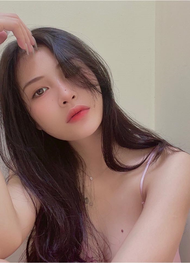 Lụa do Kim Trang thủ vai. Ngoài đời cô nàng sở hữu Facebook cá nhân hơn 7 nghìn người theo dõi. Người đẹp thường xuyên đăng tải hình ảnh sexy, gợi cảm.
