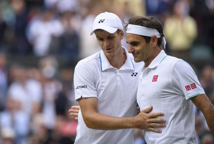 Roger Federer thua sốc Hurbert Hurkacz ở tứ kết Wimbledon năm nay sau chỉ 3 set