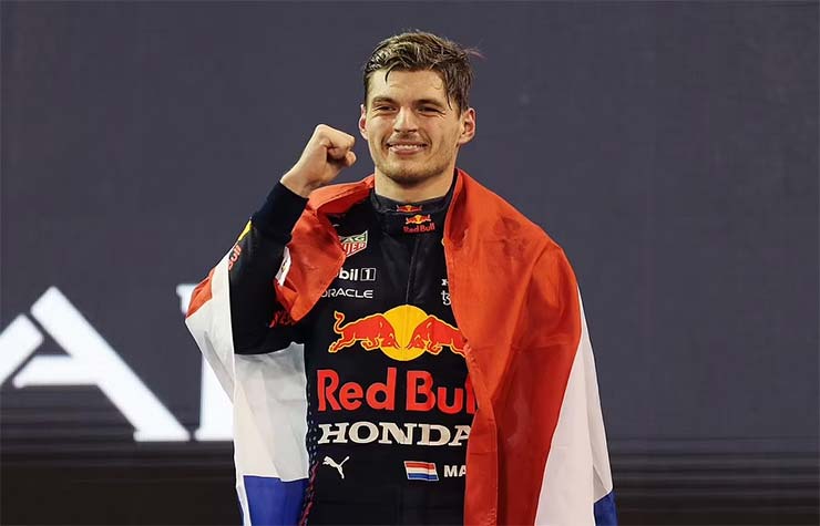 Max Verstappen đã lật đổ Lewis Hamilton để trở thành nhà tân vô địch làng đua xe F1 sau một màn rượt đuổi kinh điển tại Abu Dhabi GP