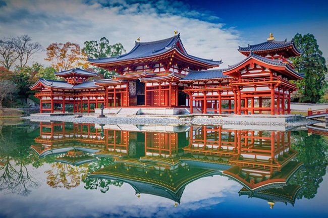 Kyoto, Nhật Bản: Cố đô của Nhật Bản, Kyoto, là một địa điểm tuyệt đẹp để khám phá lịch sử phong phú của xứ sở hoa anh đào. Đây là một thành phố của những ngôi đền linh thiêng được trang trí công phu, những khu phố lịch sử được bảo tồn tốt và các khu vườn cổ điển...
