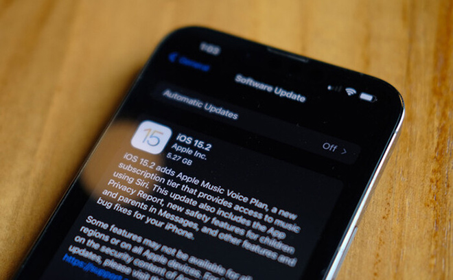Người dùng có thể kiểm tra bản cập nhật iOS 15.2 trên các thiết bị tương thích.