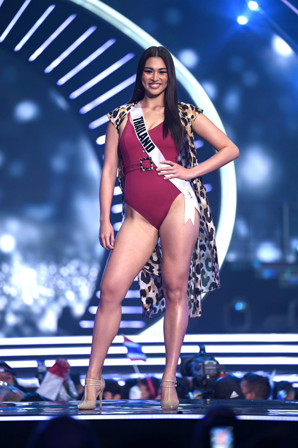 Sau đêm thi bán kết, Hoa hậu Hoàn vũ Thái Lan nhận về nhiều lời chê vì ngoại hình "đô con" như lực sĩ,&nbsp;kém thon gọn, nhất là phần bắp đùi chưa thật sự săn chắc.