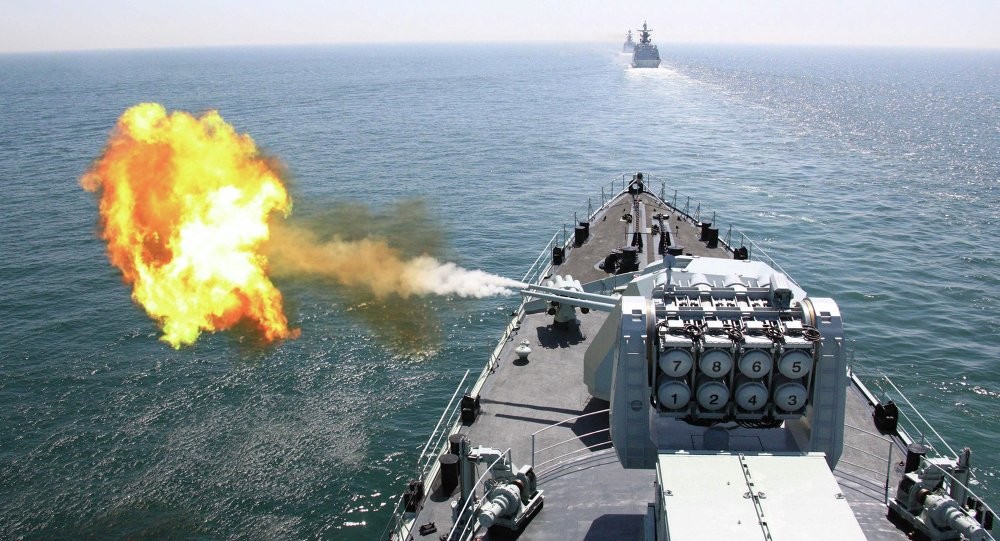 Tàu chiến Trung Quốc khai hỏa trong một cuộc tập trận.