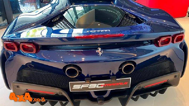 Ferrari SF90 Stradale được trang bị động cơ xăng tăng áp V8 4.0L, cho công suất 769 mã lực
