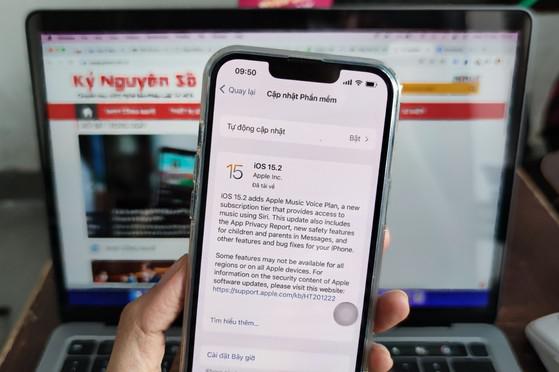 Người dùng nên cập nhật iOS 15.2 ngay lập tức. Ảnh: MINH HOÀNG