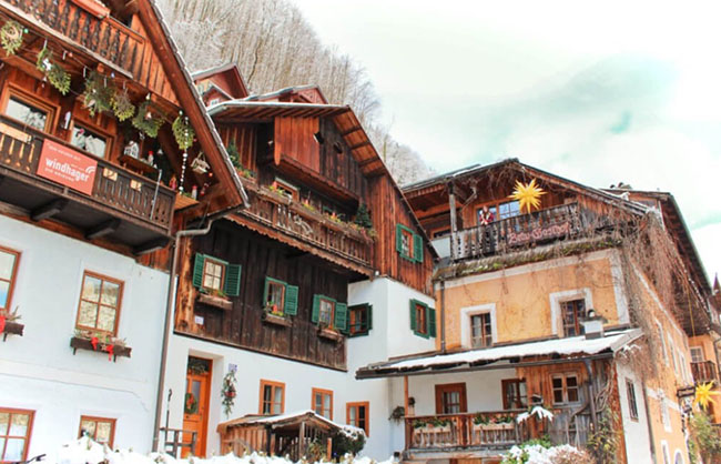 7. Brau-Gasthof nằm ngay trên con phố chính ở Hallstatt. Đây là một trong những địa điểm du lịch chính ngôi làng.
